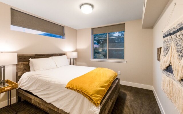 Old Town Modern New Build: Rftp Spa W/ Mtn Views!
