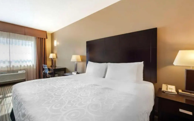 Best Western Plus Peace River Hotel & Suites