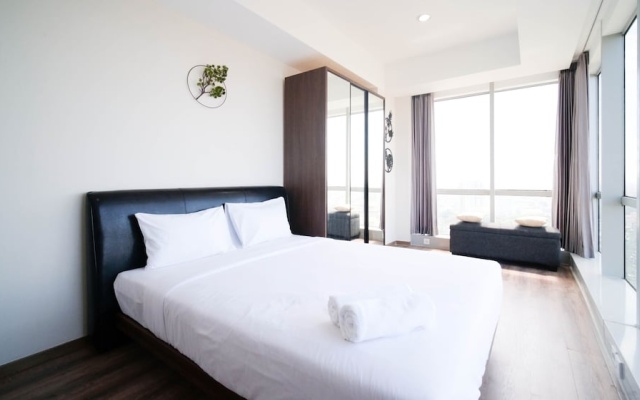 Minimalist With Beautiful View 2Br At Grand Sungkono Lagoon Apartment – Guest Rooms – Surabaya