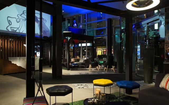 Renaissance Montreal Downtown Hotel