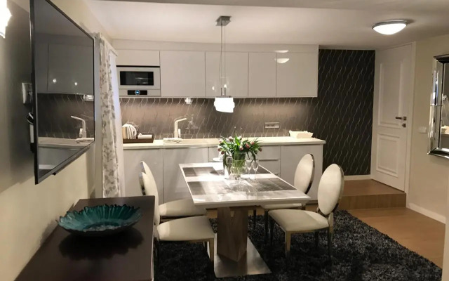 Apartament z prywatnym, krytym basenem