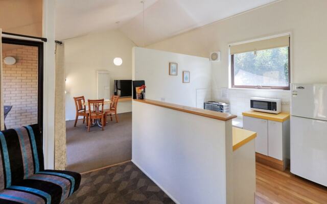 Executive Hideaway Motel