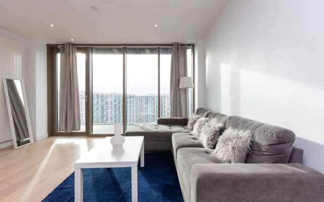 Bright and Modern 2 Bedroom Flat in Royal Wharf