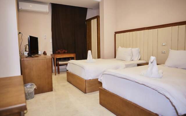 Grand Pyramids View Guesthouse