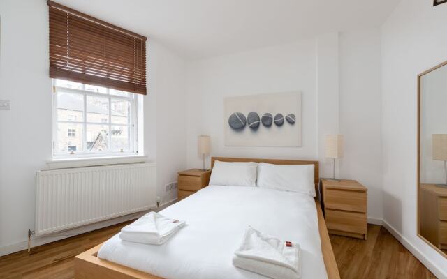 Silver Lining - Grassmarket Apartments
