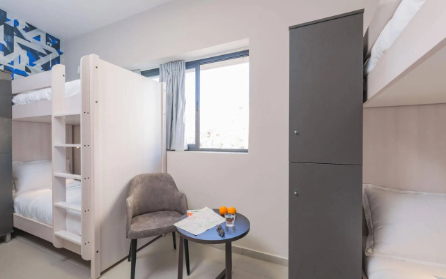 Stay Inn Hostel
