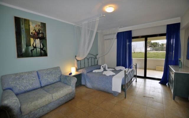 "xenos Villa 2. With 5 Bedrooms , Private Swimming Pool, Near the sea in Tigaki"