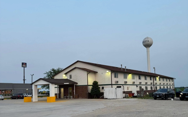 Super 8 by Wyndham Mendota I-39