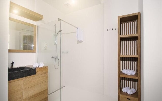 Dolphin Suites Hotel