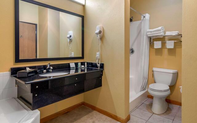 Quality Inn & Suites Lenexa Kansas City