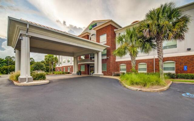 Holiday Inn Express & Suites Foley by IHG
