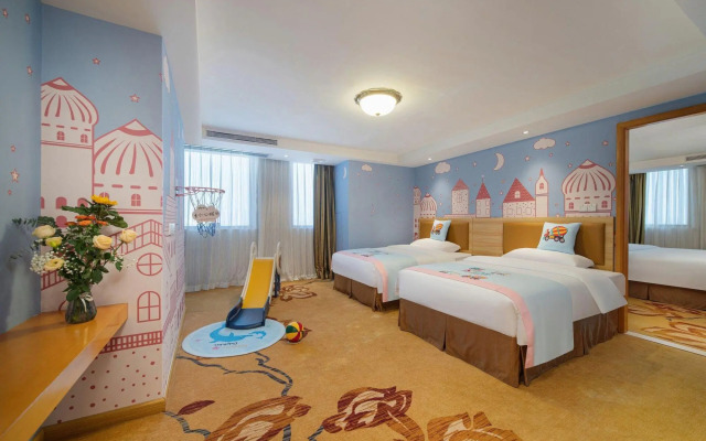 Vienna International Hotel (Zhanjiang Wanda Plaza)