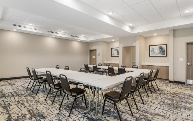 Best Western Plus Mid County