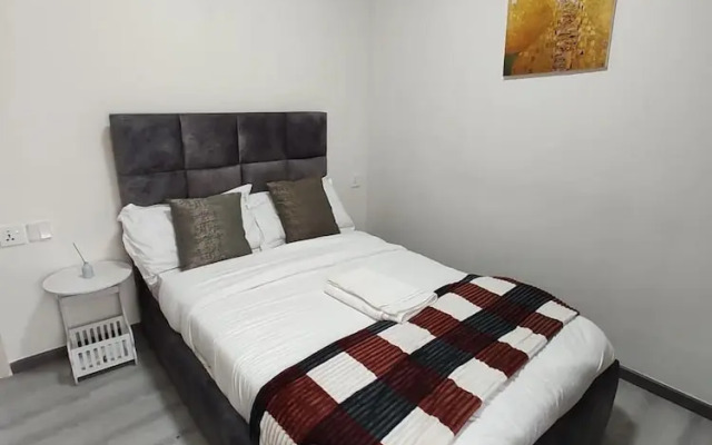 Lux Suites Sandalwood  Apartments