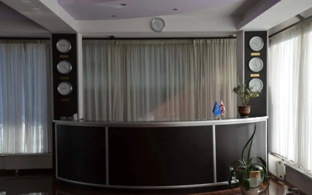 Star Hotel+