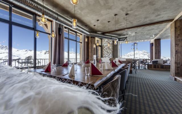 Luxury 8 bedrooms apartment, 380 sq.m. at 2551m. altitude