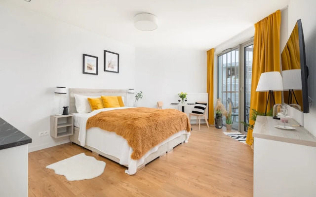 Sunny Coast Studio by Renters