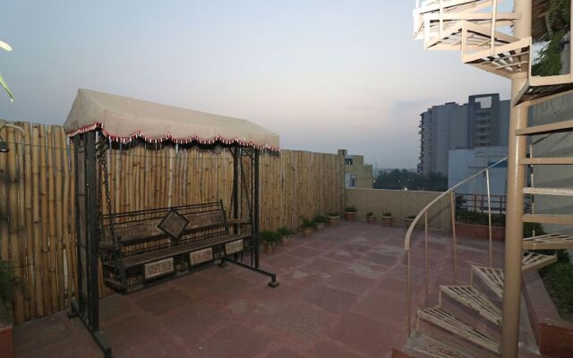 OYO 24879 Royal Taj Home Stay