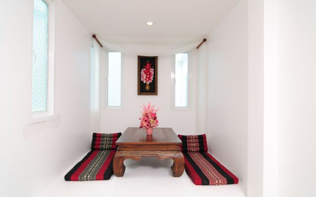 Grand Bleu Ocean View Pool Suite