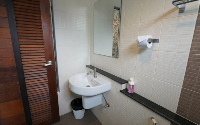 RoomQuest Tha Sala