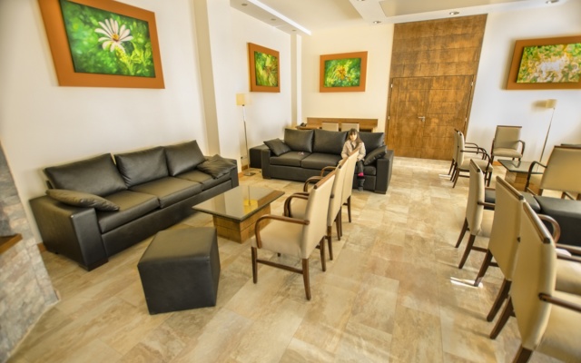 Huinid Pioneros Hotel