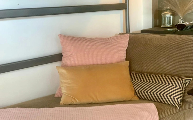 Sleeps 4 close to Iaso Oaka Mitera