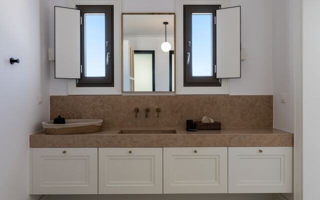 Bonzoe Suites & Villas