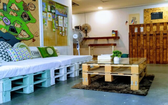 Get Inn Backpackers