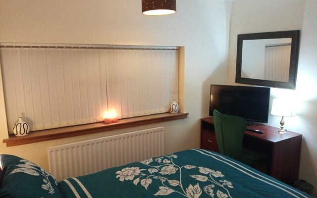 Beautiful 4-bed Apartment in Wolverhampton