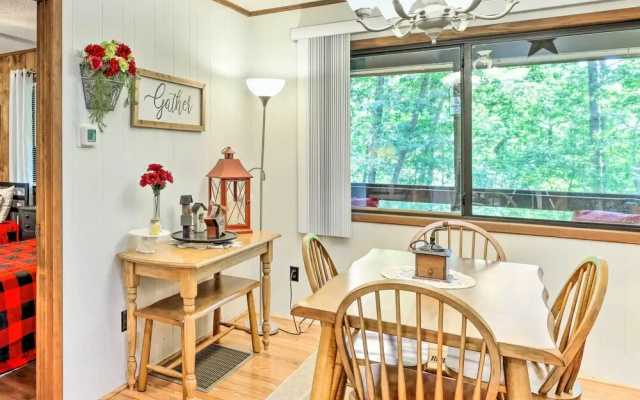 Quaint Murphy Cabin in Serene Wooded Setting!