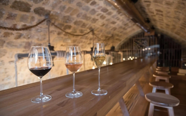 10GR Boutique Hotel and Wine Bar