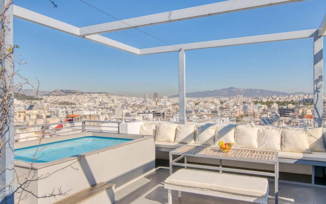 Pristine penthouse with Parthenon view by the pool