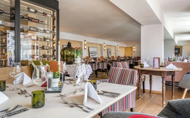 Mondschein Hotel and Chalet