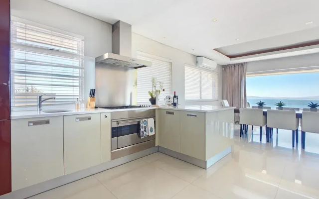 Spacious 3bed Apt Overlooking Cape Town Panova