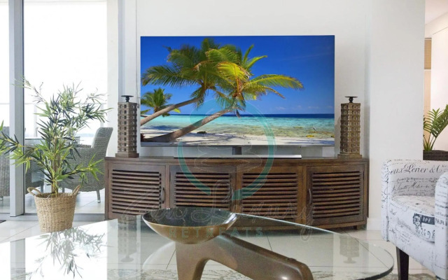 ZEN BY THE WATER - Darwin's Premier Ocean View Family Retreat