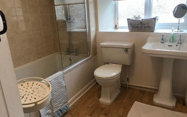 Rose Cottage, 4 The Hill