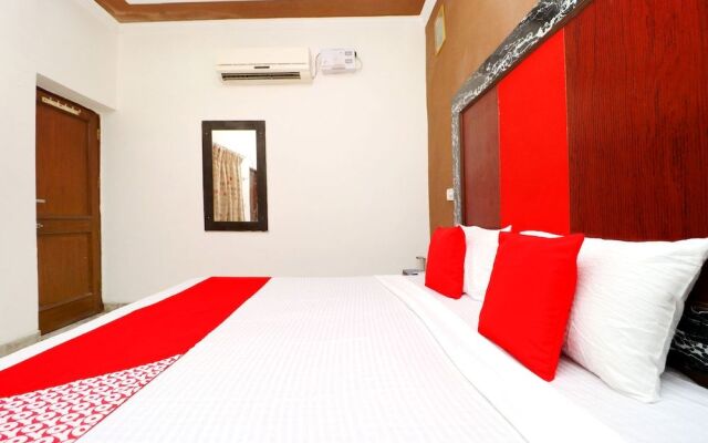 Oyo 37663 Hotel Royal Palace
