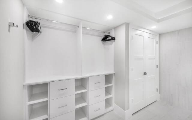 Beachfront Condo With Panoramic Ocean Views and Pool