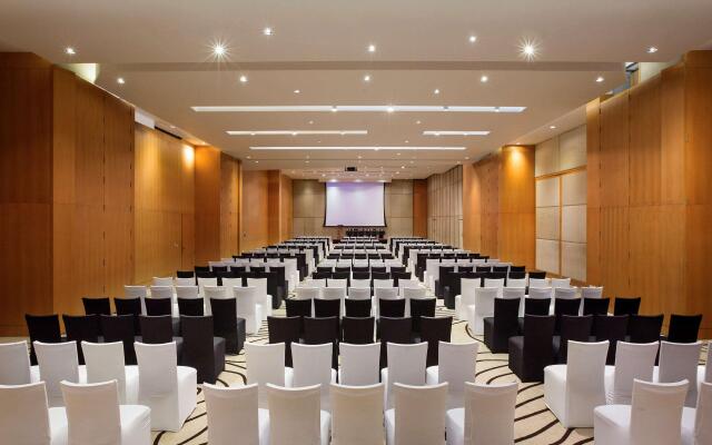 Novotel Kolkata Hotel & Residences Hotel
