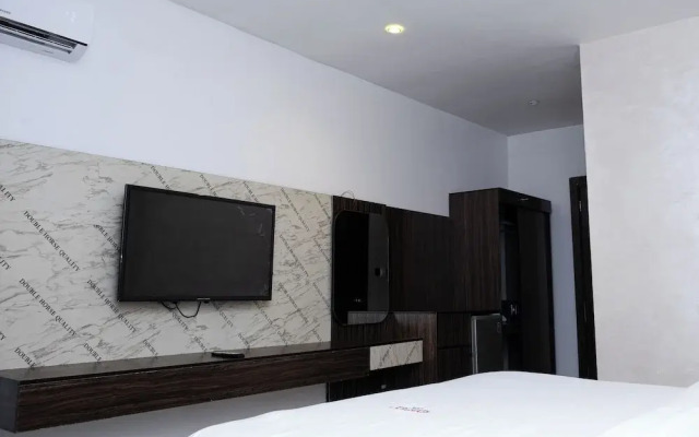 Formula 2 Hotel and Suites