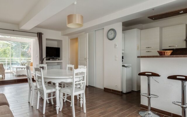 Alluring Holiday Home in Colleville-sur-mer With Terrace