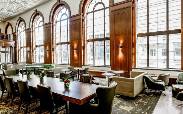 Hotel Fort Des Moines, Curio Collection by Hilton