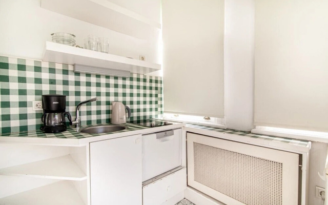 Lovely and Central Flat With Balcony in Cihangir