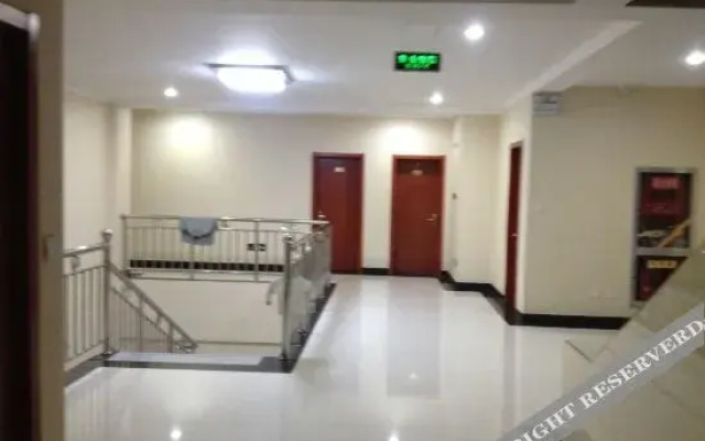 Shenmu Zengji Business Hotel