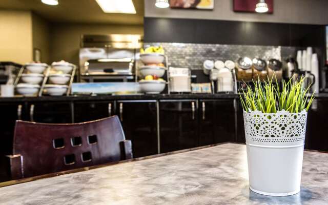 Comfort Suites Kelowna