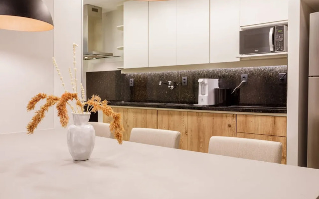 Leblon Coast Amazing 3 Bedroom in Leblon