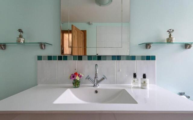 Beautiful 4-bed House in Monmouth