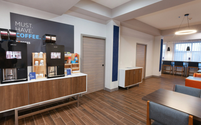 Holiday Inn Express & Suites Logan by IHG