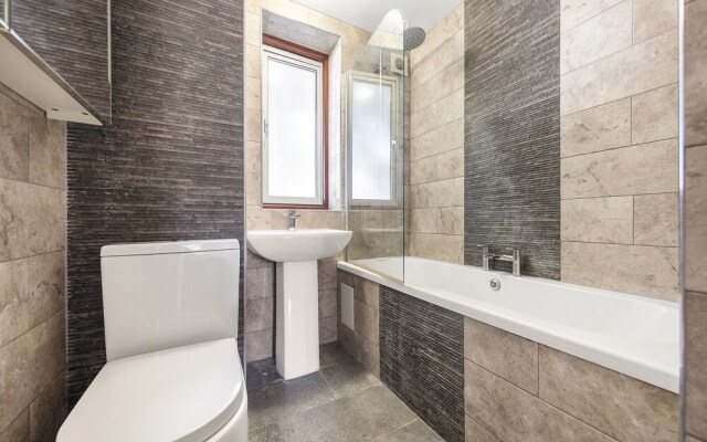 Canton Street - Deluxe Guest Room 3