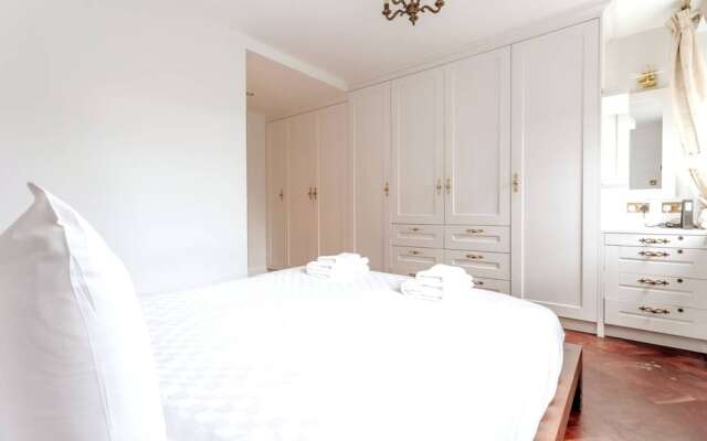 Spacious Holborn Apartment Close to Tube